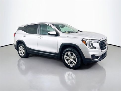 Used 2022 GMC Terrain SLE w/ LPO, Floor Liner Package image 24