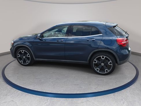 Used 2020 Mercedes-Benz GLA 250 4MATIC w/ Premium Package image 8