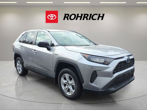 Certified 2021 Toyota RAV4 LE image 4