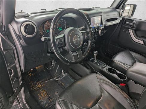 Used 2017 Jeep Wrangler Unlimited Sahara w/ Connectivity Group AWD/4WD image 10