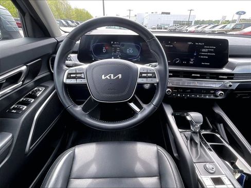 Used 2025 Kia Telluride LX FWD image 16