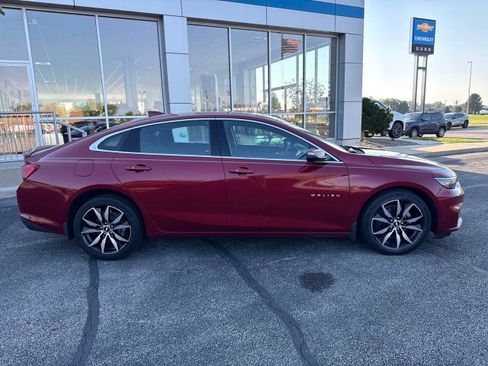 Used 2018 Chevrolet Malibu LT FWD image 2