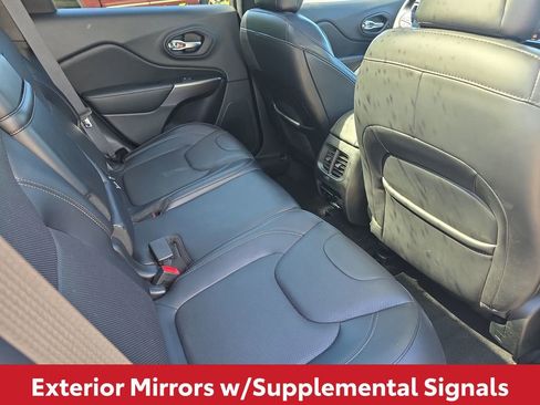 Used 2019 Jeep Cherokee Limited w/ Luxury Group FWD image 17