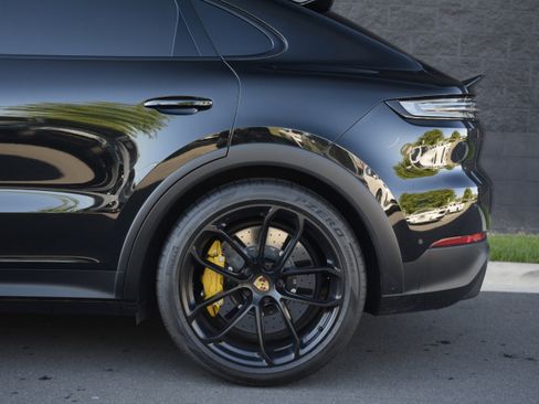 Used 2024 Porsche Cayenne Turbo GT image 40