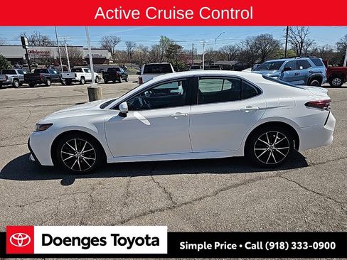 Used 2022 Toyota Camry SE image 7