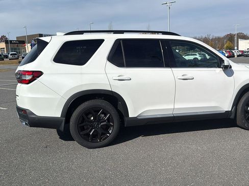 New 2025 Honda Pilot Touring image 5