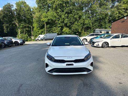Used 2024 Kia Forte LXS FWD image 2