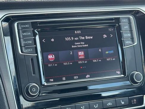 Used 2018 Volkswagen Passat 2.0T R-Line FWD image 32