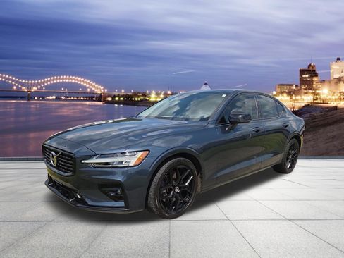 Used 2022 Volvo S60 B5 Momentum FWD image 1