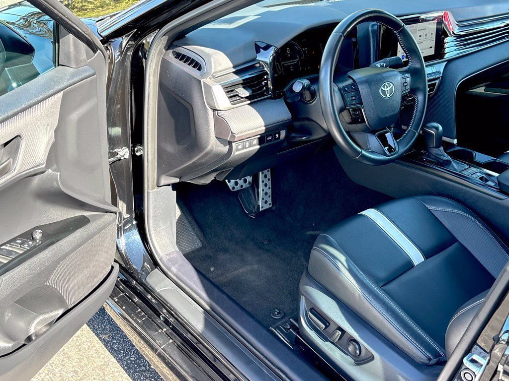 Used 2025 Toyota Camry SE FWD image 15