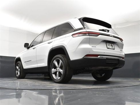 Used 2022 Jeep Grand Cherokee Limited image 22