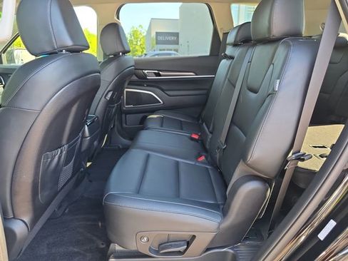 Used 2025 Kia Telluride LX FWD image 11