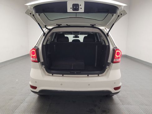 Used 2019 Dodge Journey SE image 29