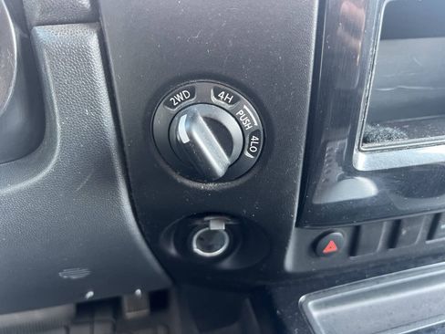 Used 2014 Nissan Titan SV w/ SV Premium Utility Package AWD/4WD image 13
