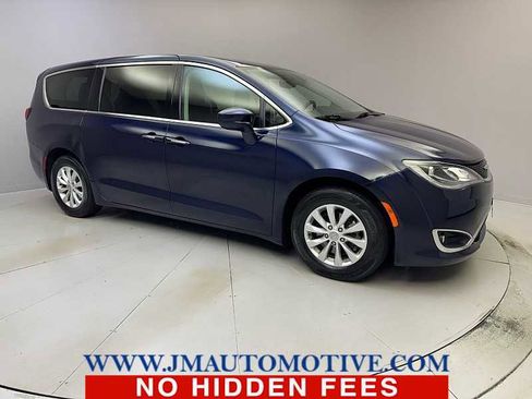Used 2018 Chrysler Pacifica Touring Plus FWD image 7