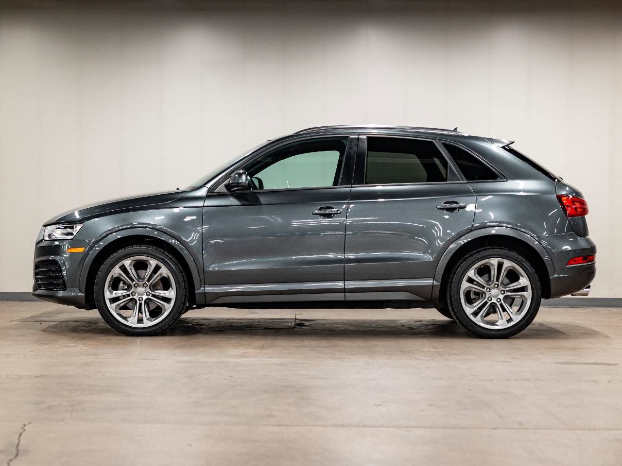 Used 2018 Audi Q3 2.0T Premium w/ Convenience Package AWD/4WD image 2
