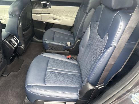 Used 2022 Kia Sorento SX Prestige w/ Panoramic Sunroof Package image 16