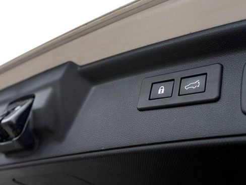 Used 2023 Subaru Forester Premium AWD/4WD image 17