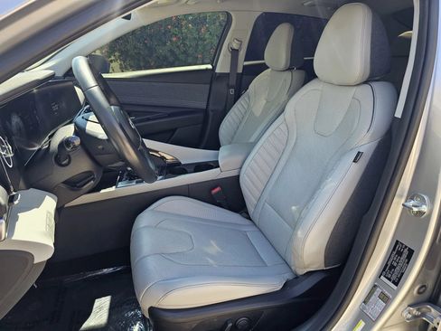 Used 2022 Hyundai Elantra Limited FWD image 11