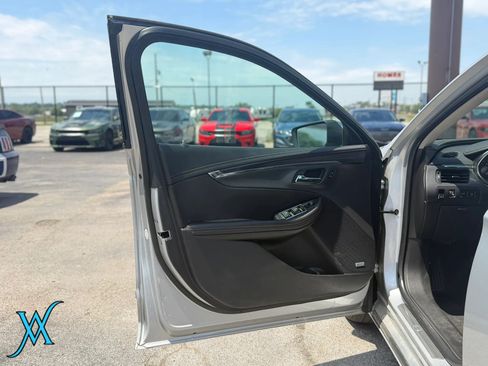 Used 2019 Chevrolet Impala Premier FWD image 9