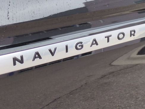 Used 2025 Lincoln Navigator Reserve AWD/4WD image 13