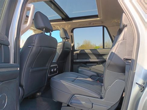 Used 2024 Ford Expedition Max XLT image 12