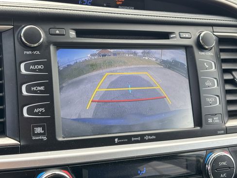 Used 2019 Toyota Highlander Limited image 11