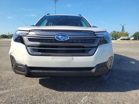Used 2025 Subaru Forester Premium AWD/4WD image 3