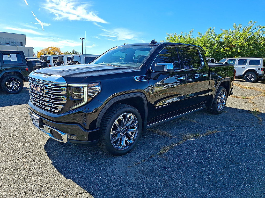 Used 2024 GMC Sierra 1500 Denali w/ Denali Reserve Package AWD/4WD image 4