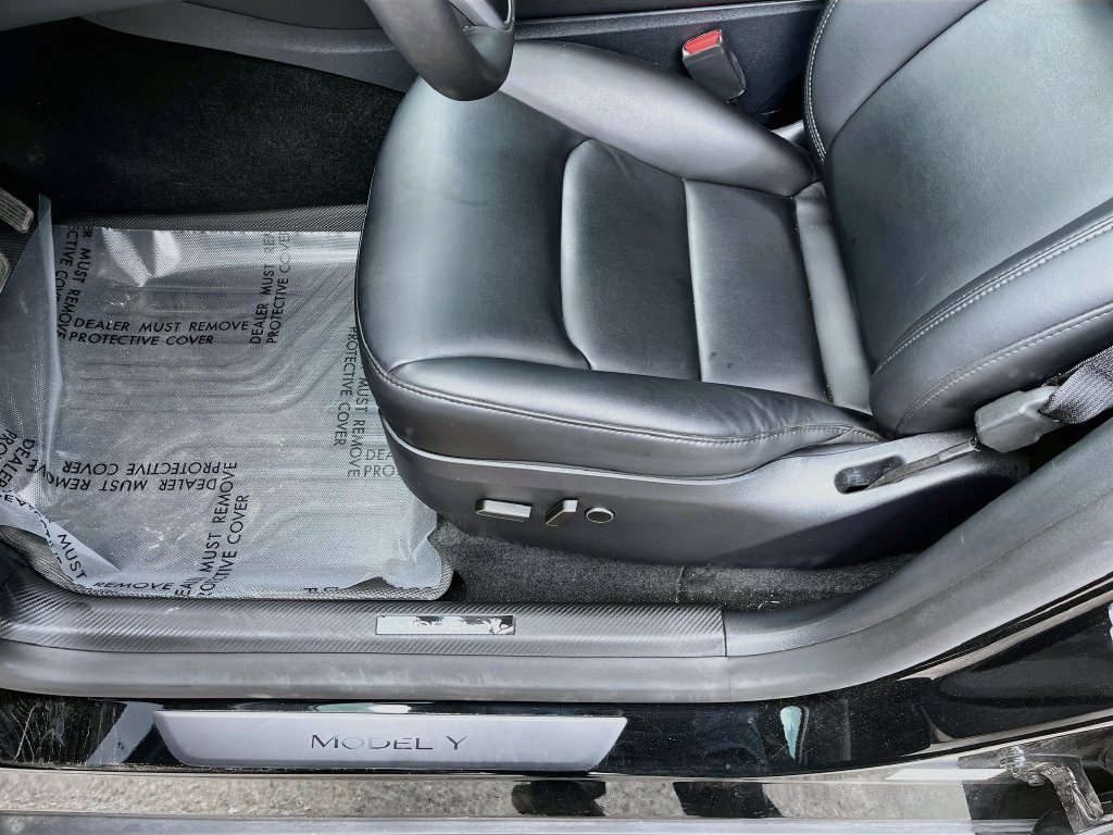 Used 2025 Tesla Model Y Long Range RWD image 19