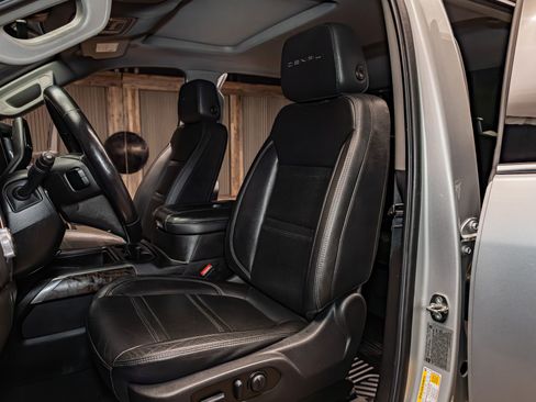 Used 2022 GMC Sierra 3500 Denali w/ Denali Ultimate Package image 24