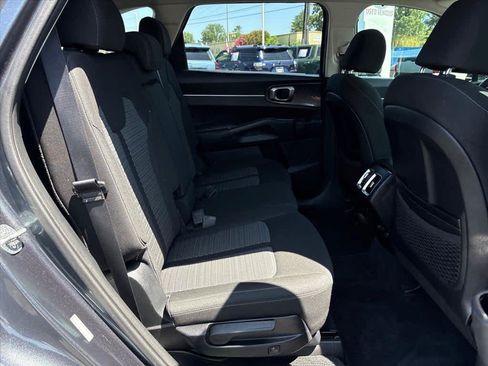 Used 2022 Kia Sorento LX AWD/4WD image 8