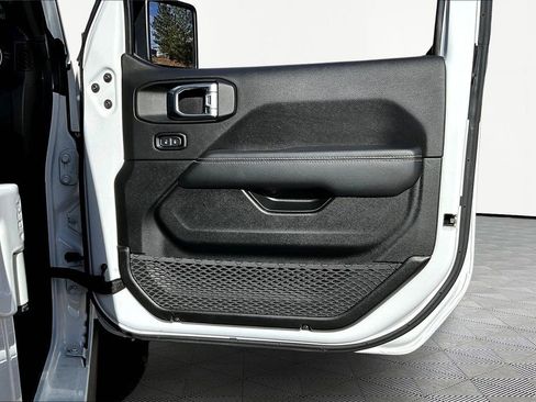 Used 2021 Jeep Gladiator Overland w/ Popular Equipment Package image 19