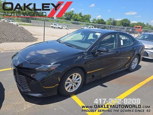Used 2025 Toyota Camry LE FWD image 1