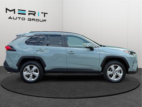 Used 2021 Toyota RAV4 XLE Premium AWD/4WD image 10