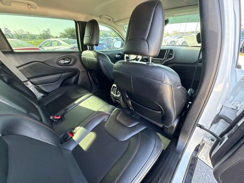 Used 2022 Jeep Cherokee Trailhawk w/ Comfort/Convenience Group AWD/4WD image 19
