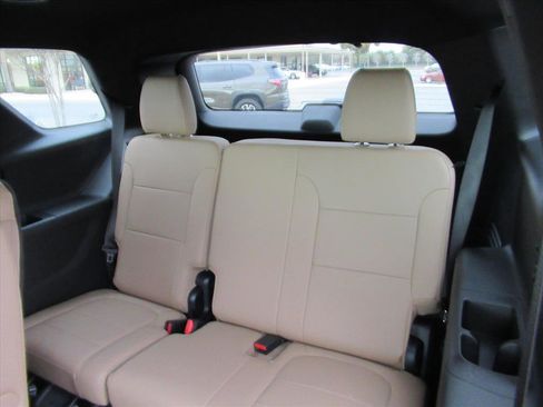 Used 2023 Chevrolet Traverse Premier image 33