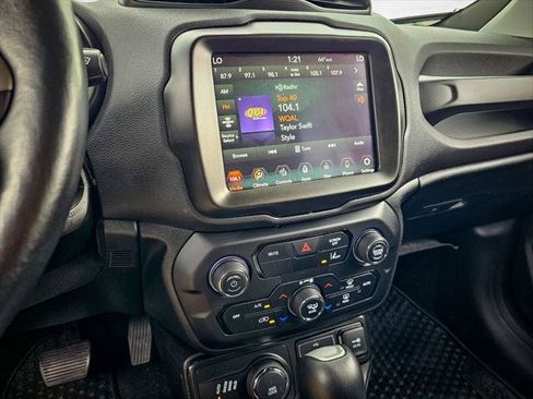 Certified 2022 Jeep Renegade Limited AWD/4WD image 21