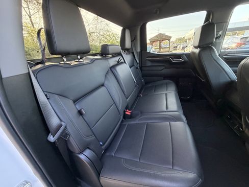 Used 2024 GMC Sierra 1500 SLT AWD/4WD image 23