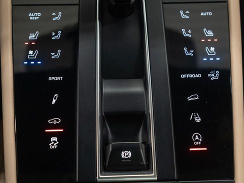 Used 2024 Porsche Macan S AWD/4WD image 28
