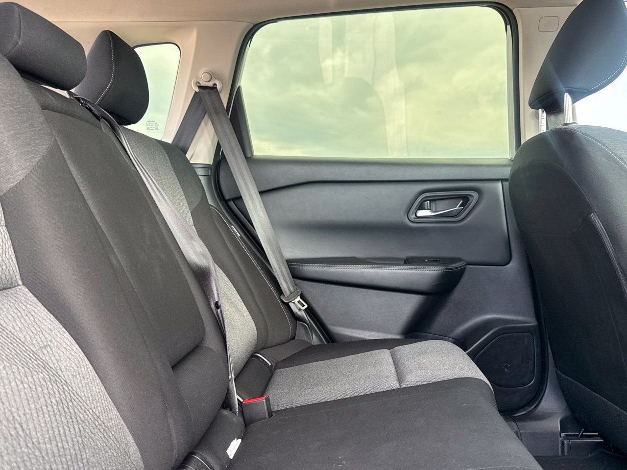 Certified 2025 Nissan Rogue SV FWD image 33