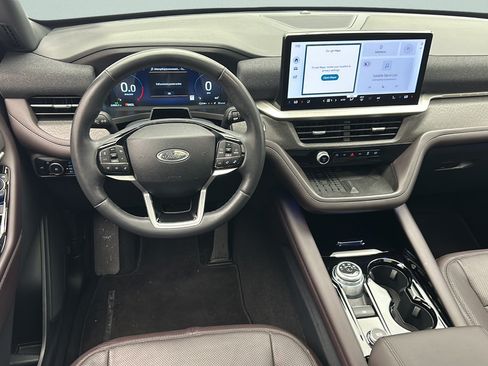 Used 2025 Ford Explorer Platinum w/ LUX Leather Package AWD/4WD image 11