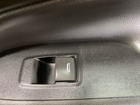 Used 2018 Chevrolet Equinox Premier FWD image 20