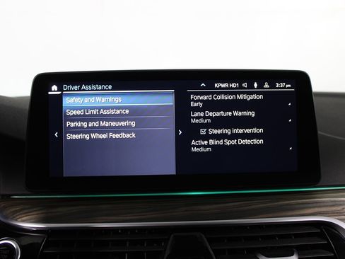 Used 2023 BMW 530e w/ M Sport Package image 29