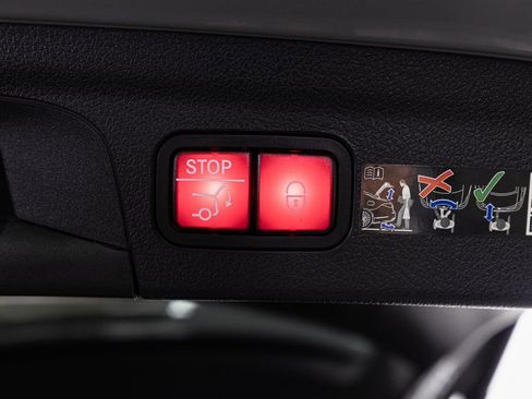 Certified 2025 Mercedes-Benz GLE 450e 4MATIC w/ AMG Line Interior image 32