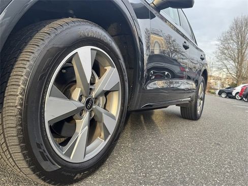 Certified 2025 Audi Q5 2.0T Premium w/ Convenience Plus Package image 10