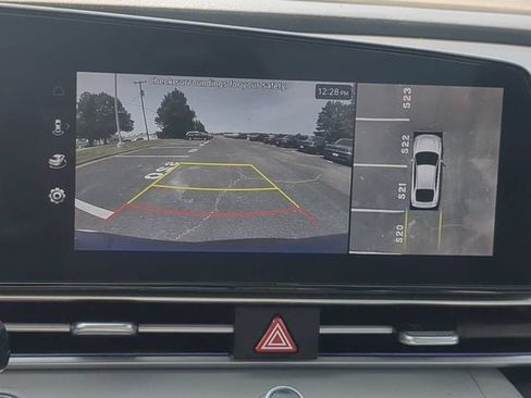 Used 2024 Hyundai Elantra Limited FWD image 19