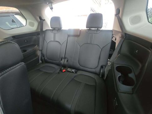 Used 2023 Honda Pilot Touring image 9