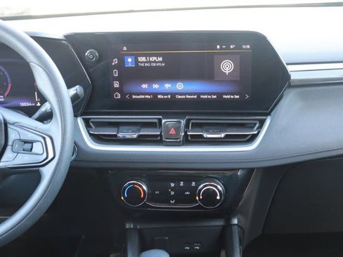 Used 2025 Chevrolet TrailBlazer LT image 16