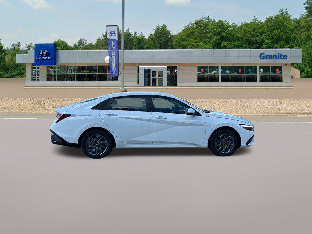 New 2026 Hyundai Elantra Hybrid FWD image 5